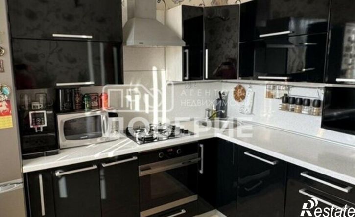 3-комн квартира пр-кт 30-летия Победы, 9а,  д. 9а