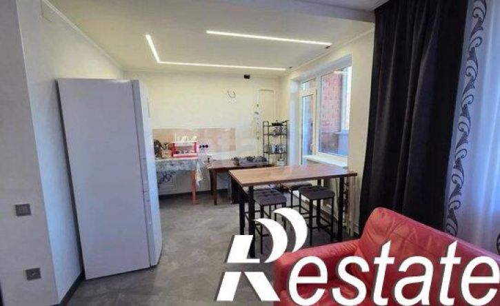4-комн квартира улица Свердлова, 51,  д. 51